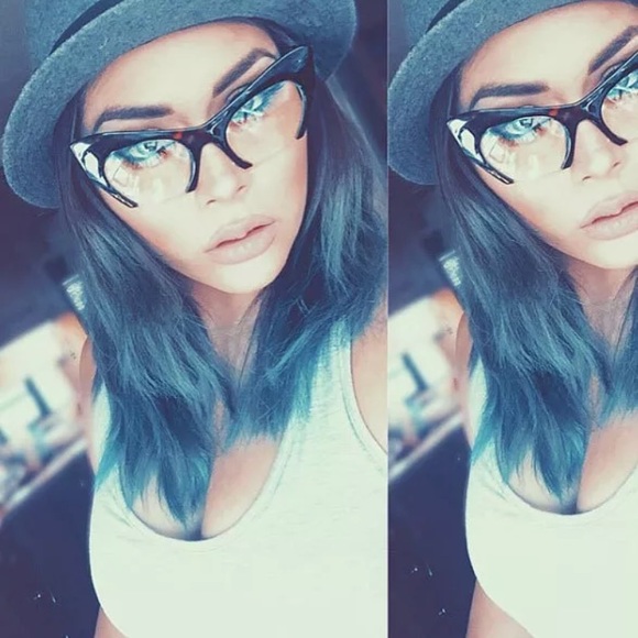 Black Retro Cat Frames - Picture 2 of 8